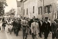 Procession to Rue de Welwyn 1973